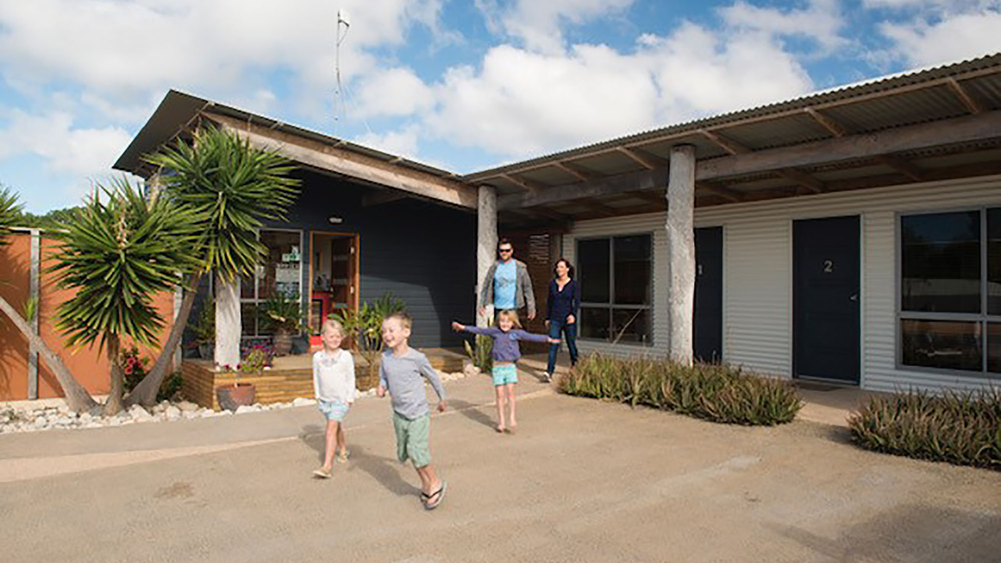 Marion Bay Tavern & Motel Short Breaks Australia Holiday deals